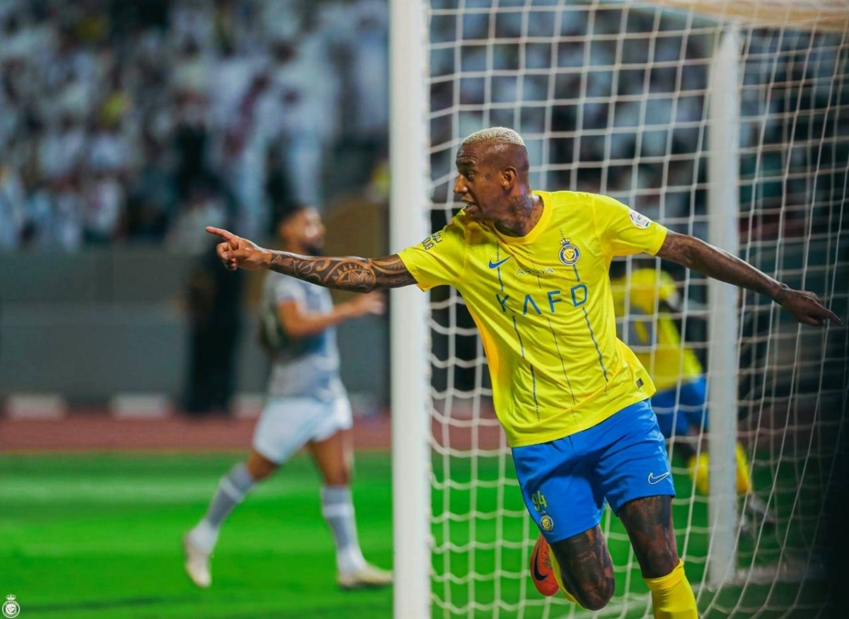 


فرحة لاعبي ضمك بالفوز الأول 