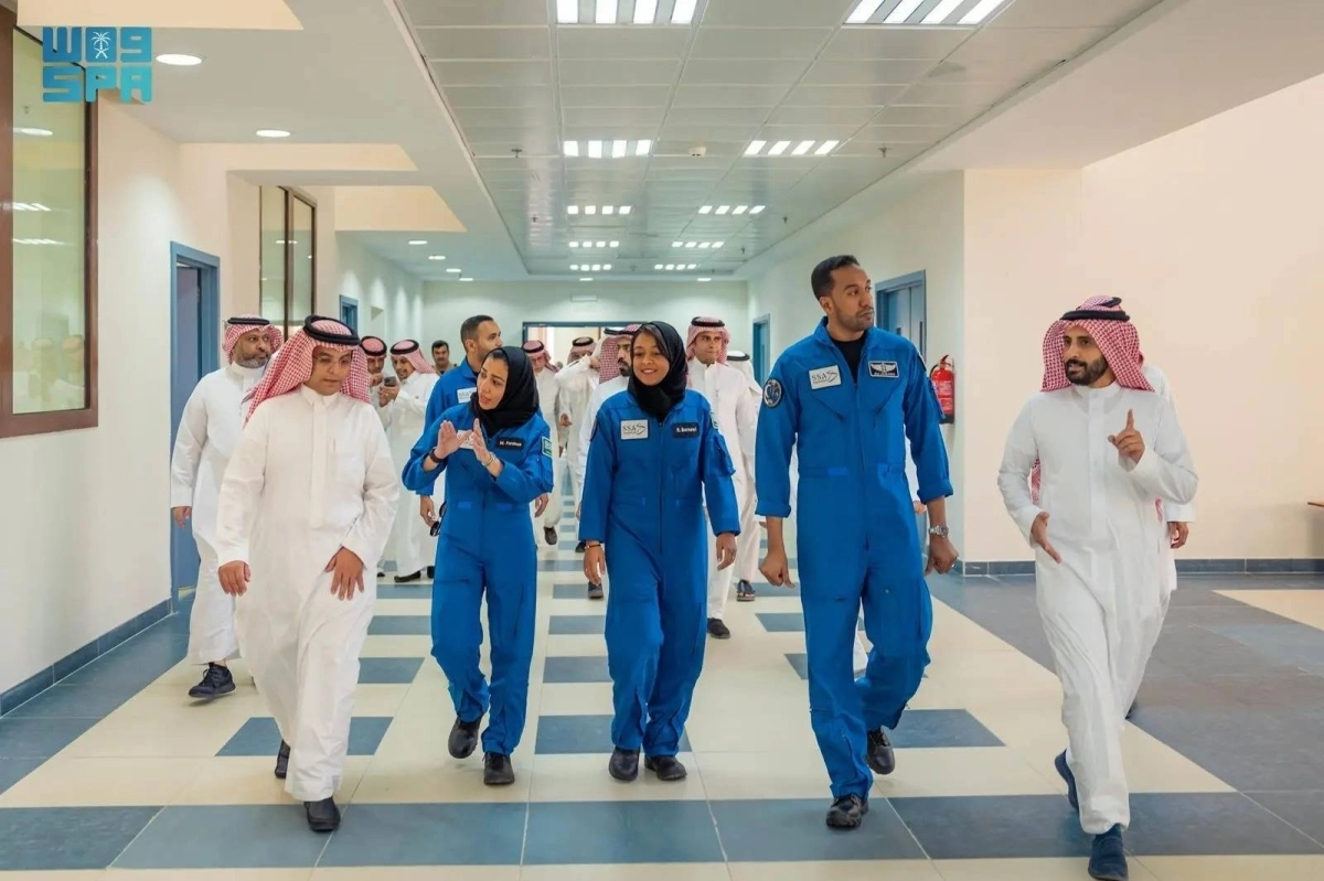 


رواد الفضاء السعوديون في جامعة الملك خالد                             (مكة) 