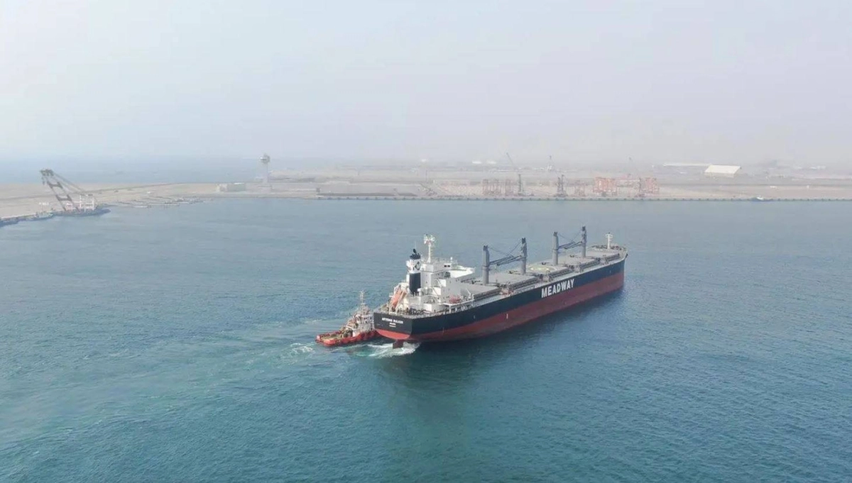 


السفينة بعد تحميلها في ميناء جازان للصناعات 