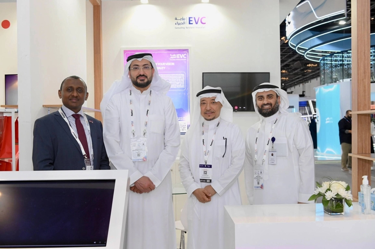 جانب من التوقيع