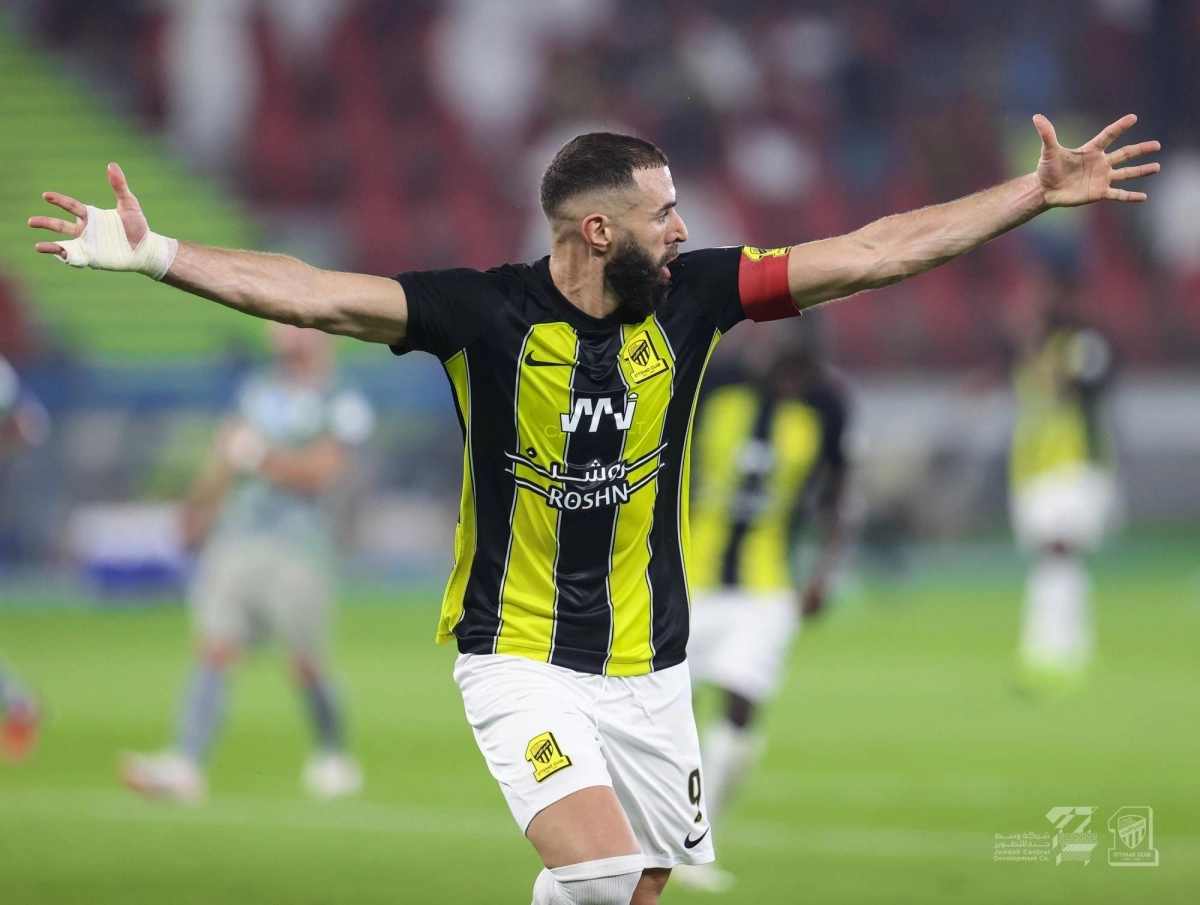 


احتفال كريم بنزيما 