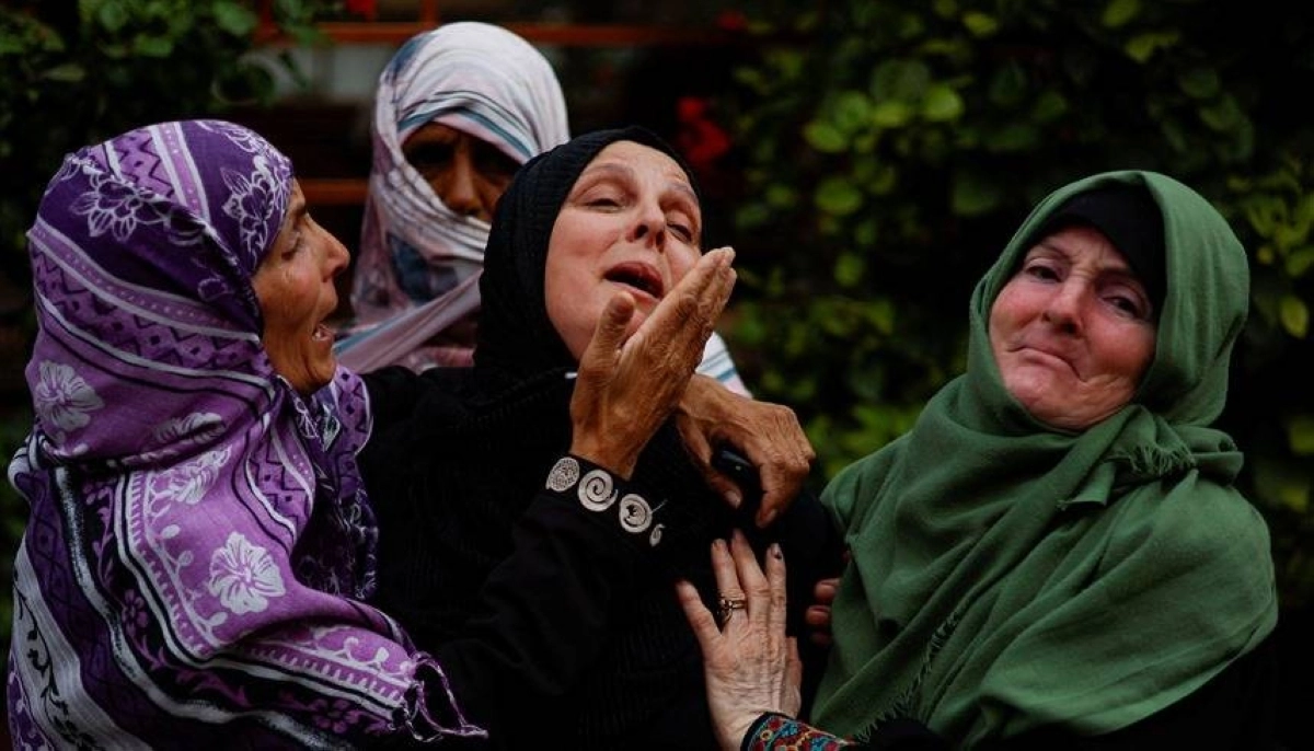 


شهداء في كل مكان بغزة                                                                         (مكة) 