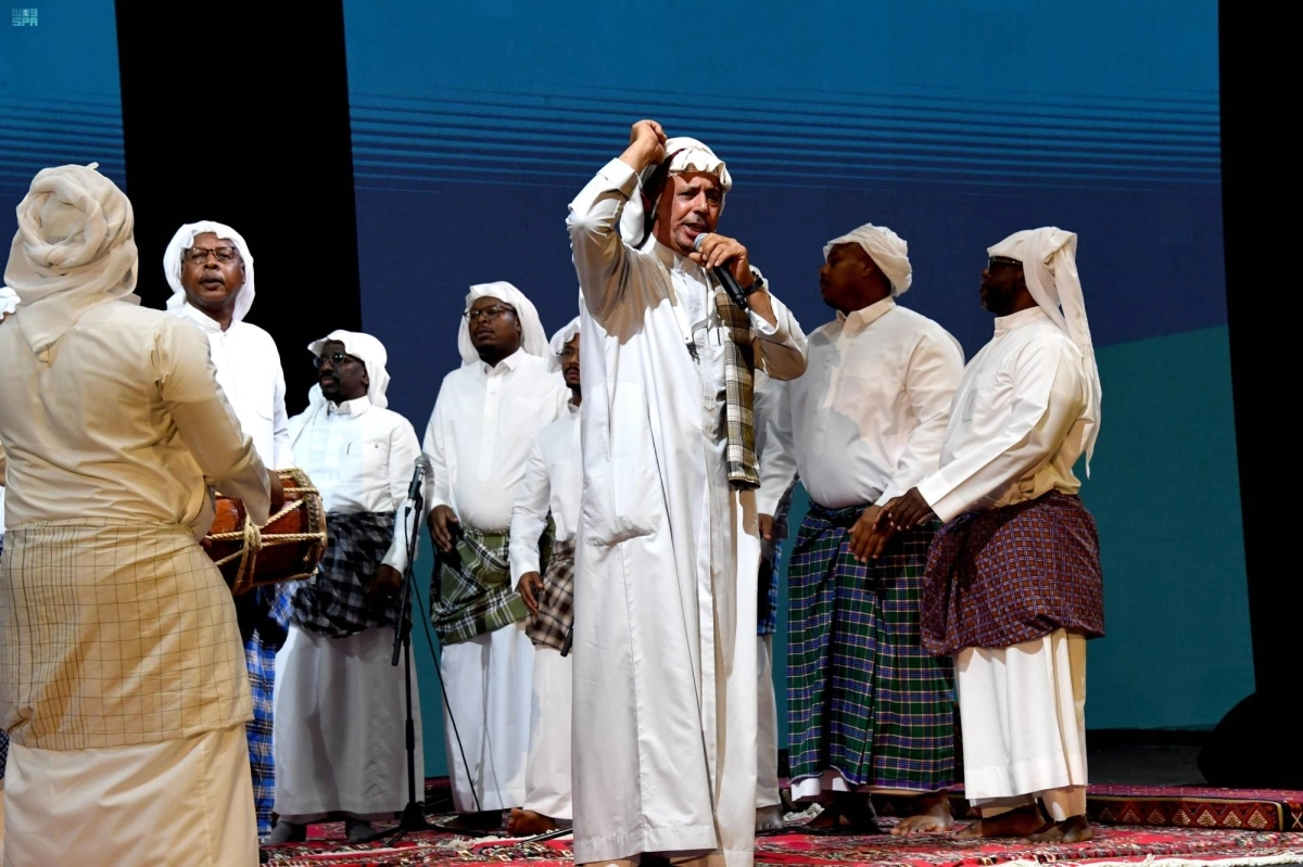 


أداء أحد الفنون البحرية                          (مكة) 