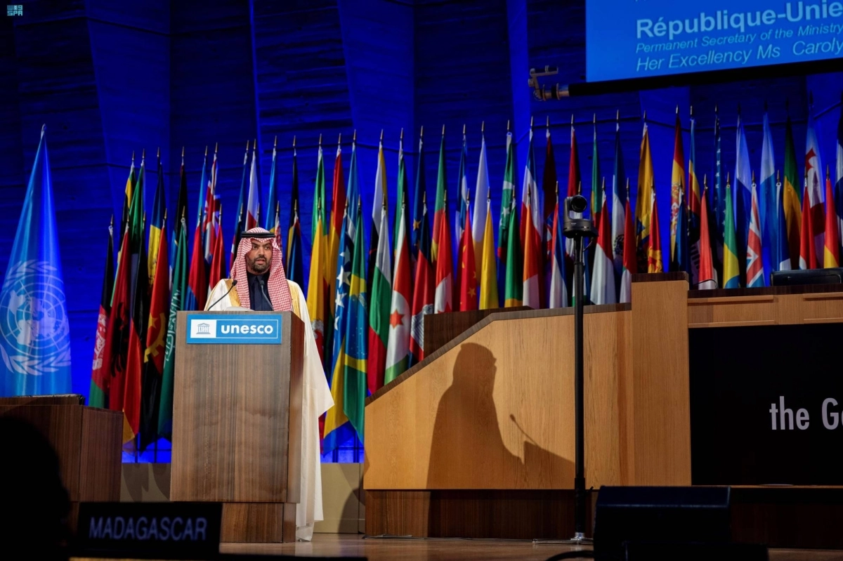 


 بدر بن فرحان خلال كلمته أمام اليونسكو                       (مكة) 