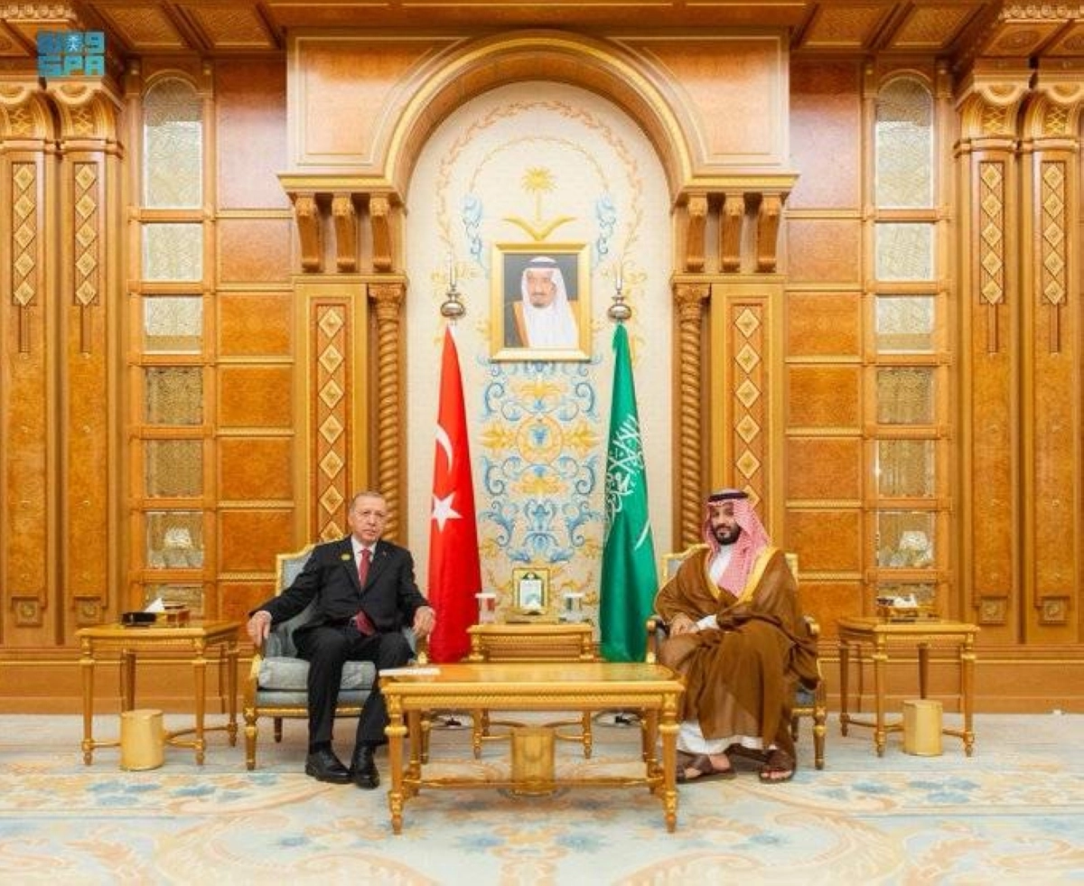 ولي العهد خلال استقباله الرئيس التركي  