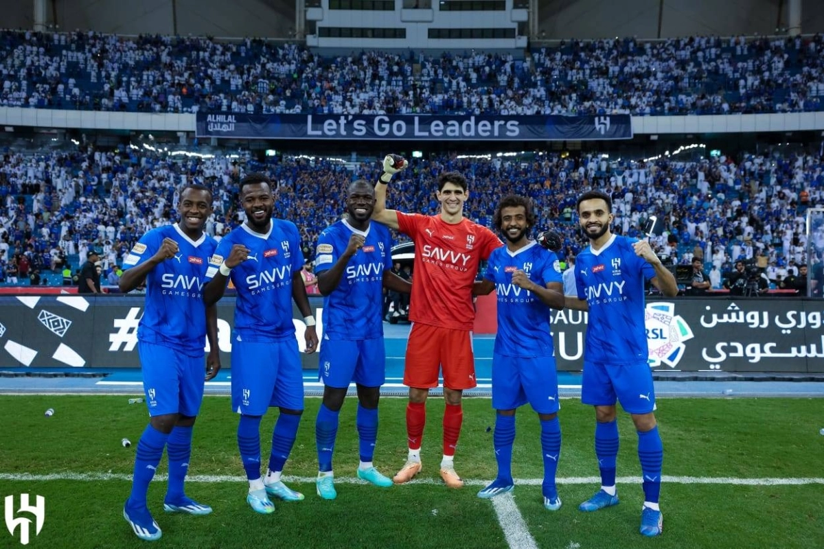 


دفاع الهلال يحتفل 