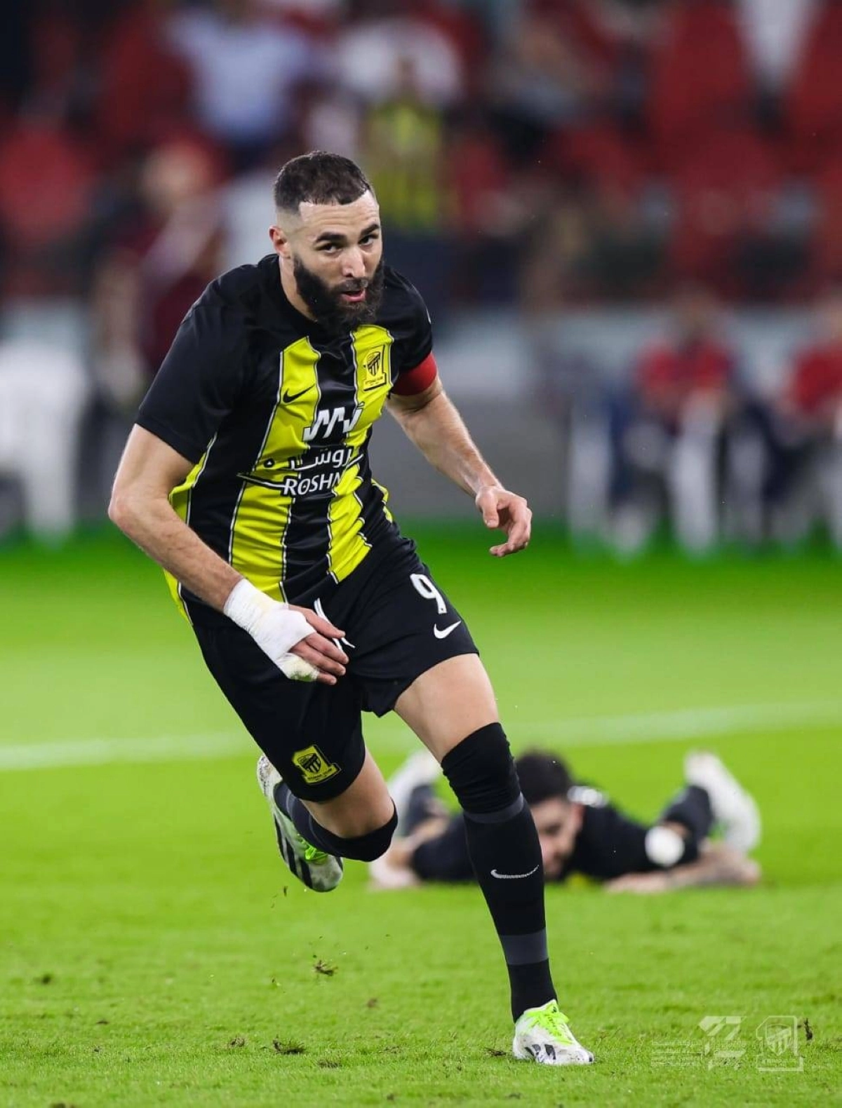 


كريم بنزيما يسجل هاتريك 