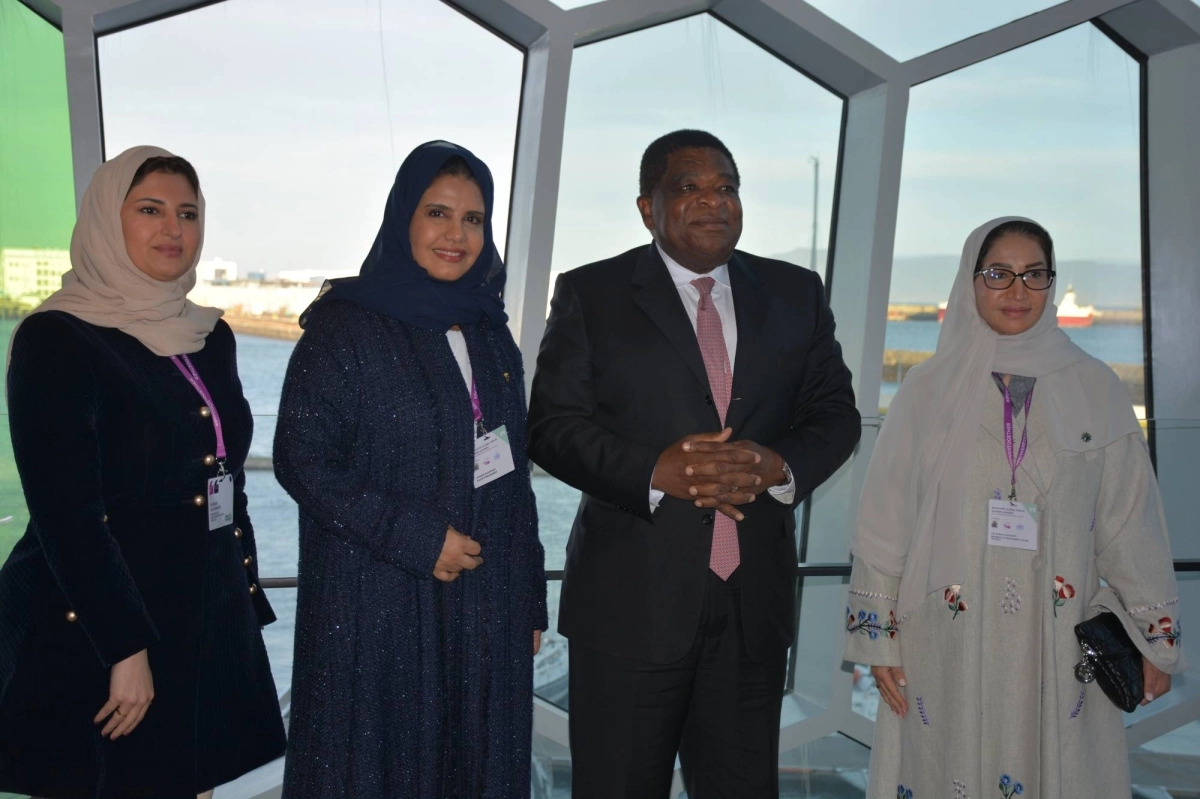 مساعد رئيس مجلس الشورى تلتقي الأمين العام للاتحاد البرلماني الدولي بحضور عضوات مجلس الشور د . منى ال مشيط ، وأ . حنان السماري 