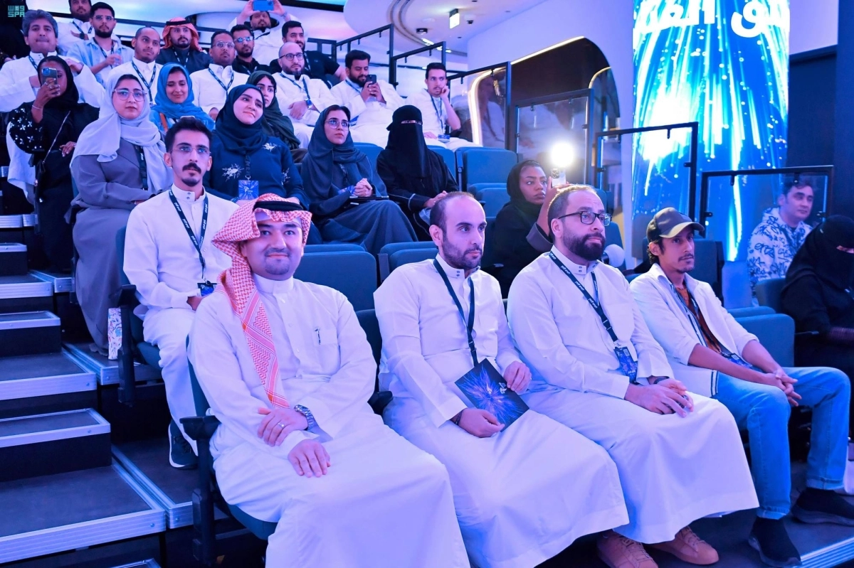 


من حضور إطلاق ألعاب الفيديو                                        (مكة) 