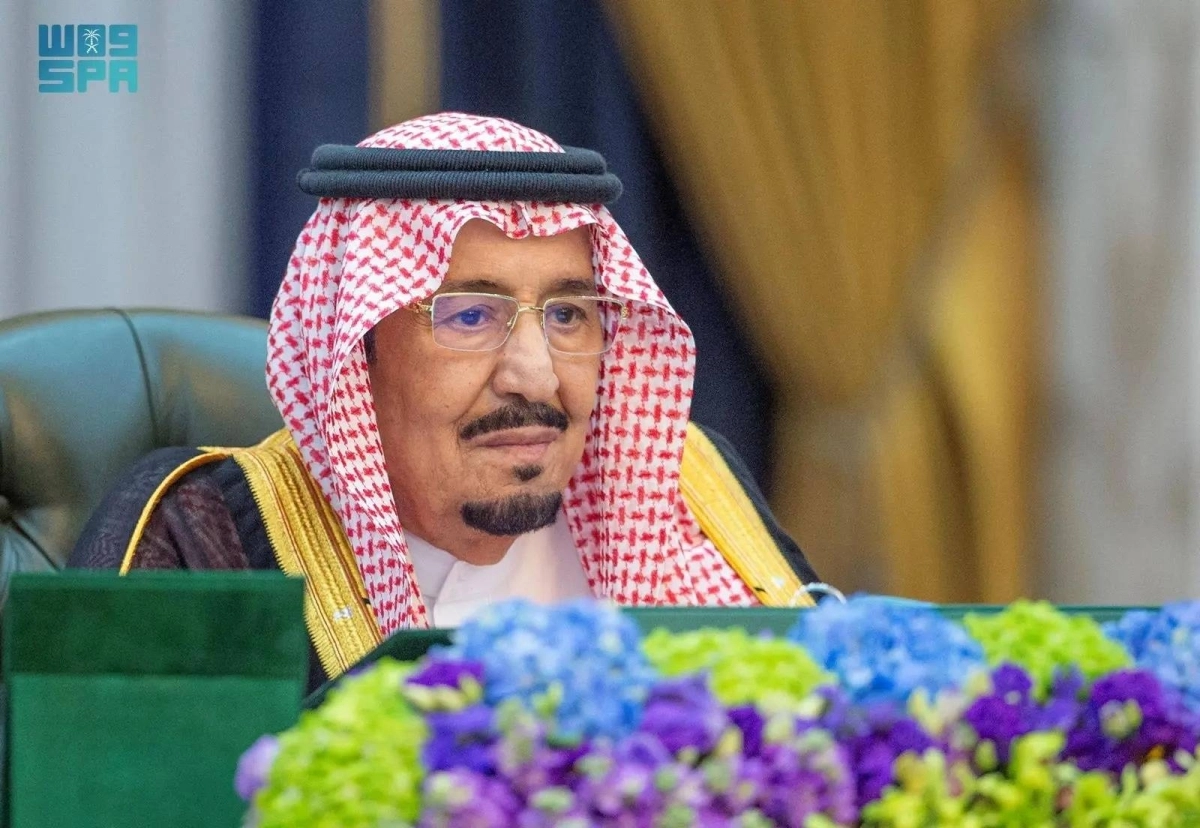 


الملك سلمان مترئسا الجلسة       