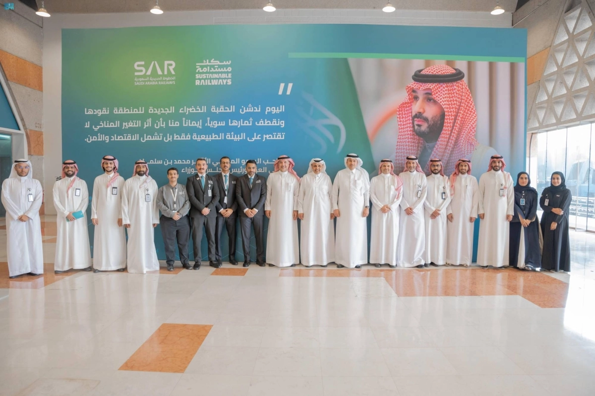 


وزير النقل بداخل القطار الهيدروجيني                    (مكة) 