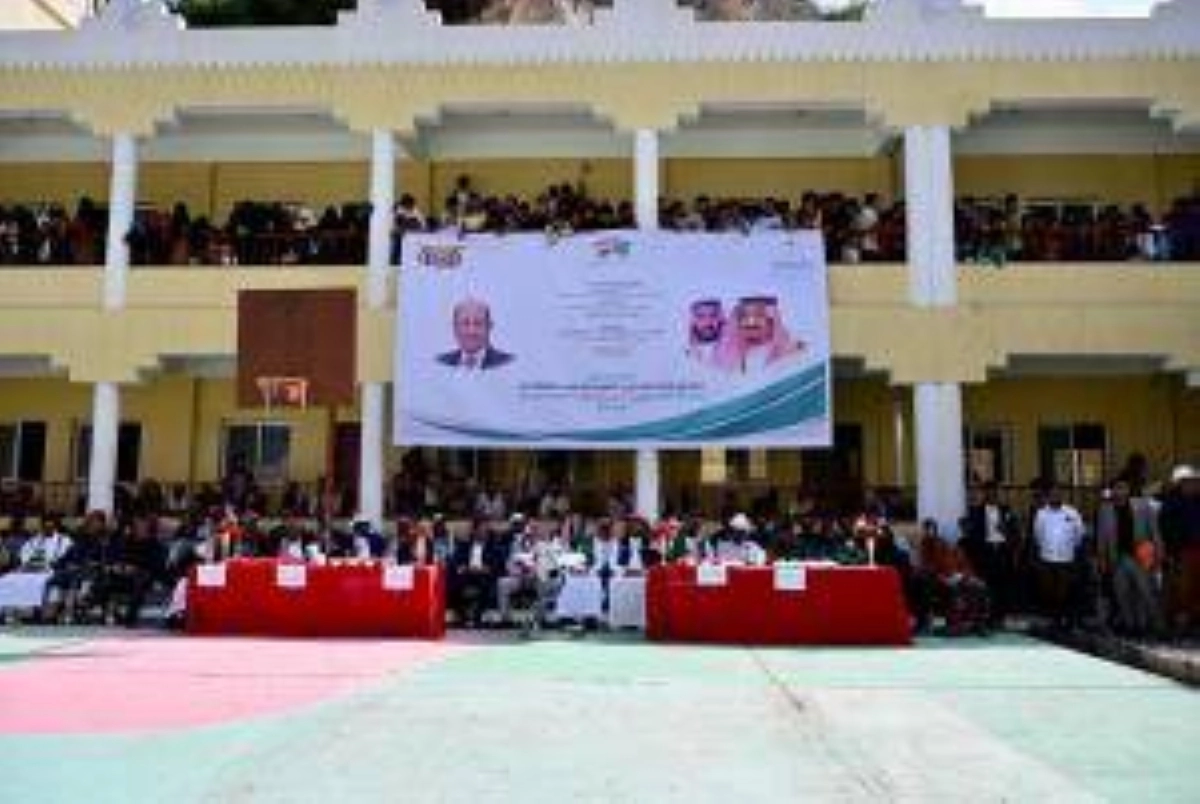 


إحدى المدارس التي نفذها برنامج الإعمار السعودي بتعز     (مكة) 