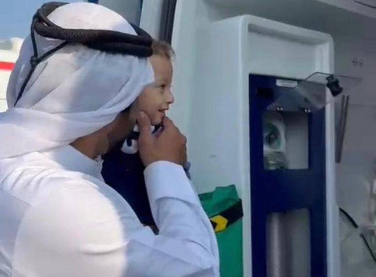 ابتسامة طفل فلسطيني في قلب الجراح