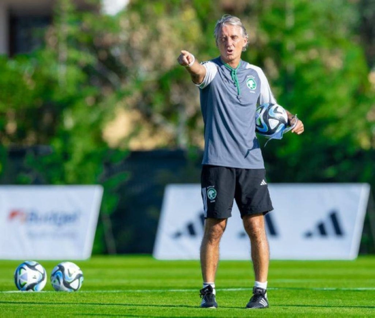 مانشيني في تدريبات الاخضر