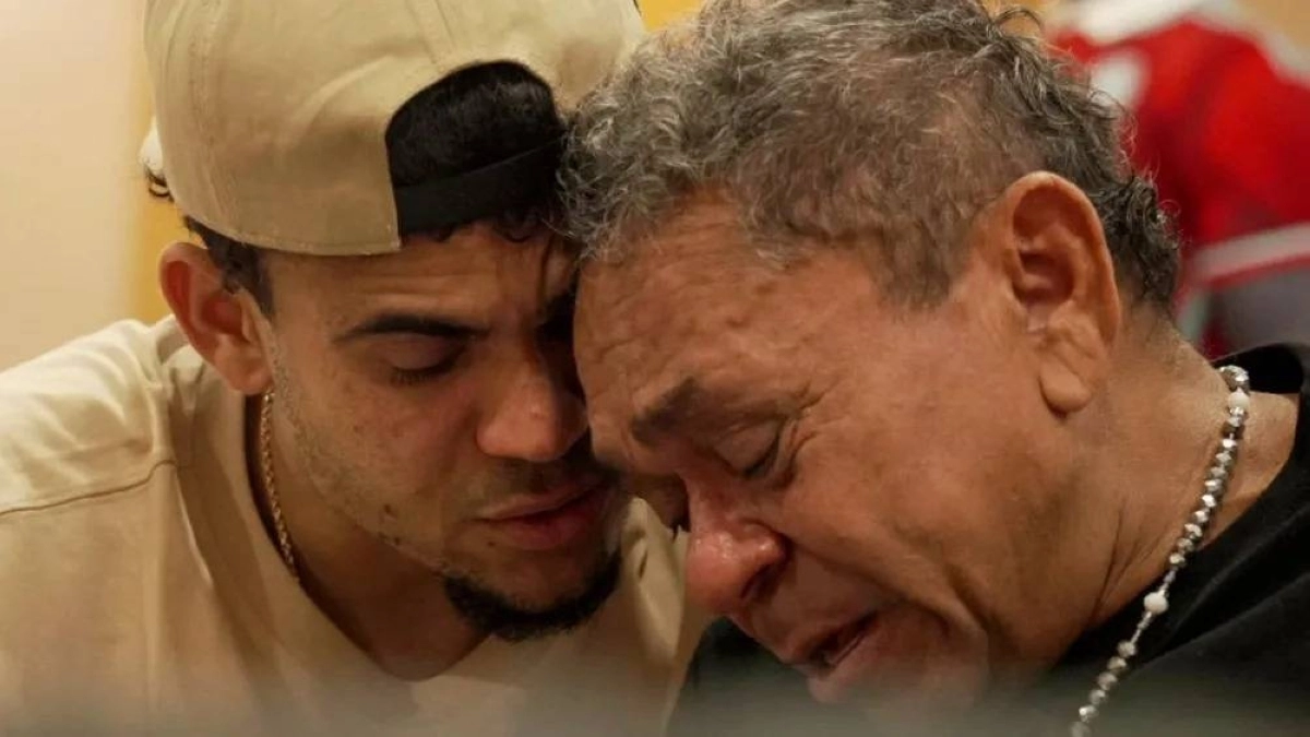 


دياز مع والده 