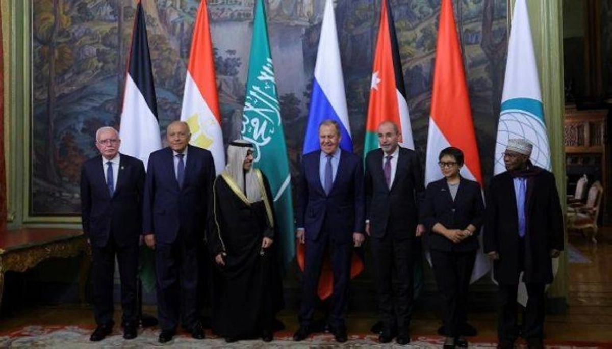 الوزراء مع الوزير الروسي