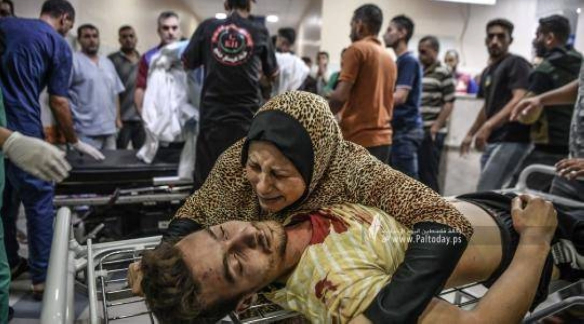 


أم تحتضن ابنها الشهيد                                     (مكة) 