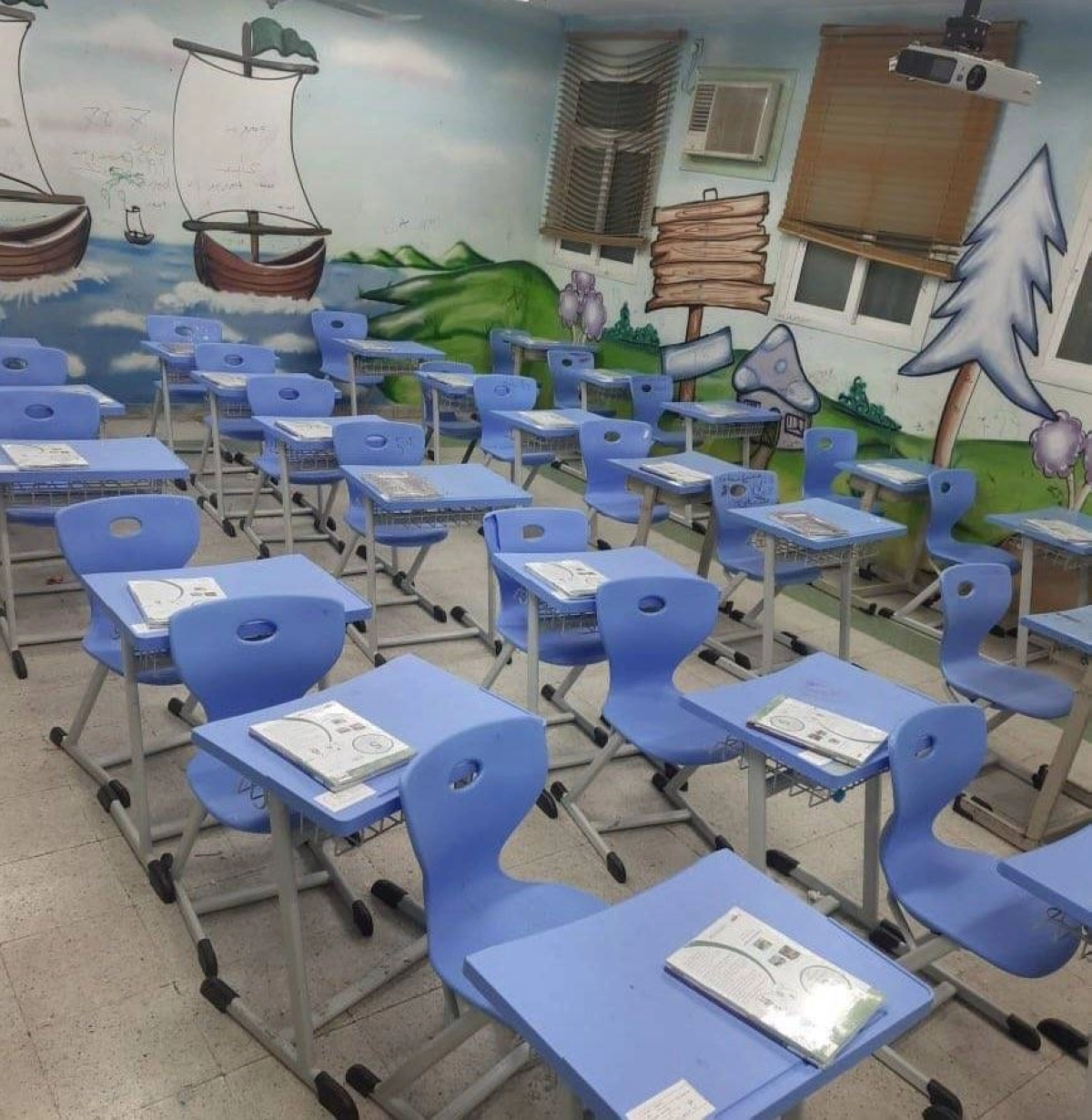 تهيئة الفصول لعودة الطلاب اليوم               (مكة)