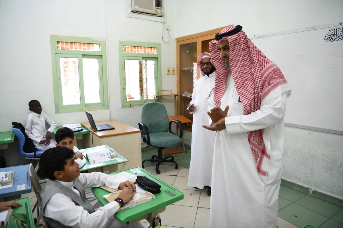 مدير تعليم مكة يزور احد الفصول