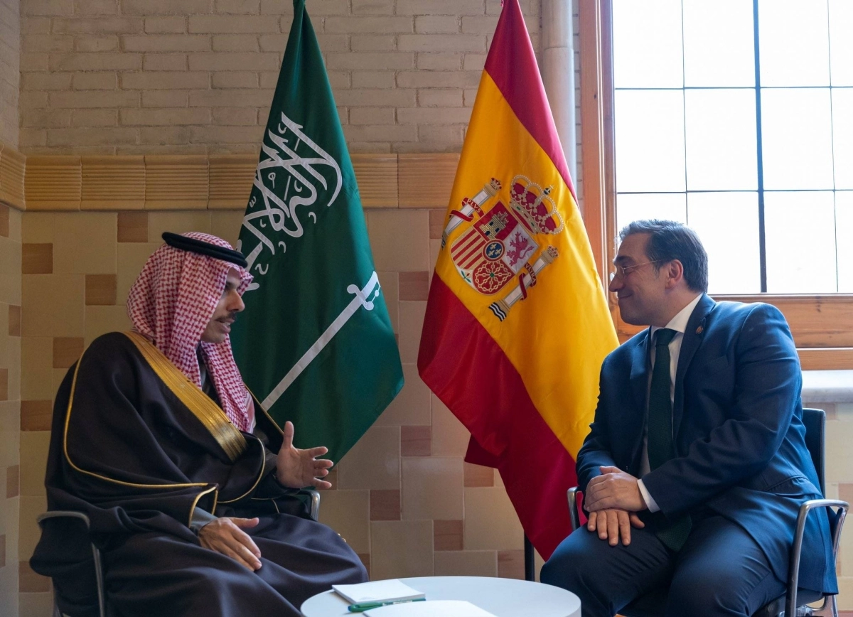 وزير الخارجية مع نظيره الإسباني