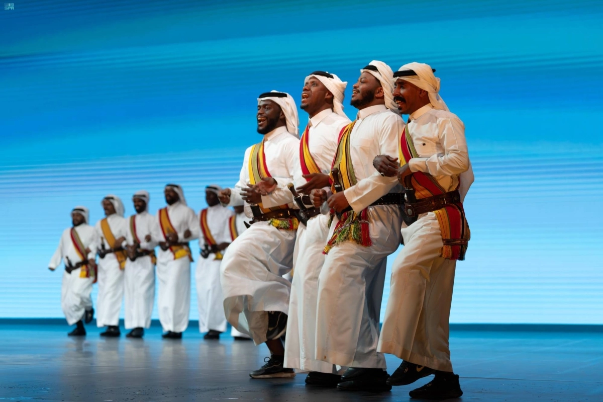 فرقة سعودية تؤدي عروضا                         (مكة)