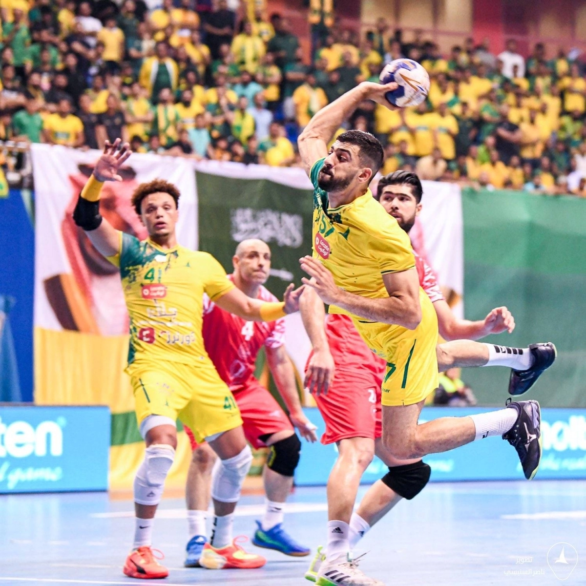 


جانب من مواجهة الخليج والعربي القطري 