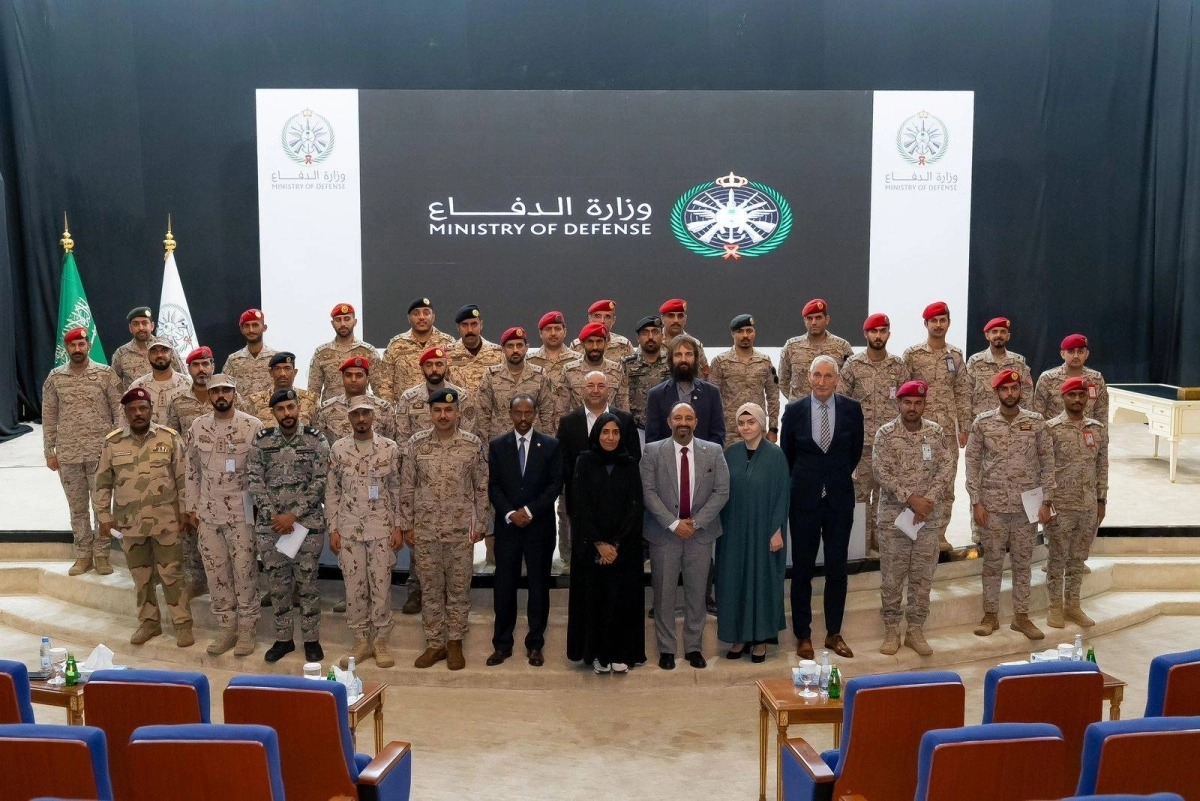 صورة جماعية لمشاركين في الدورة                             (مكة)