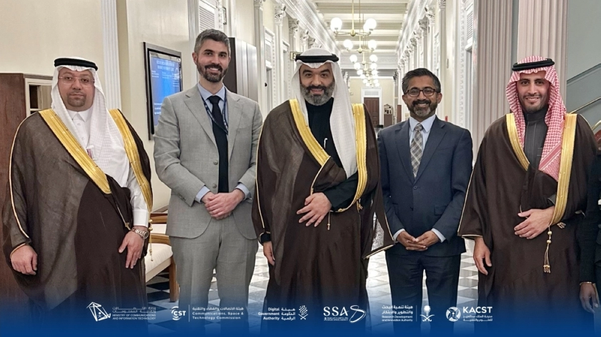 السواحة مع أمين مجلس الفضاء الوطني بالولايات المتحدة