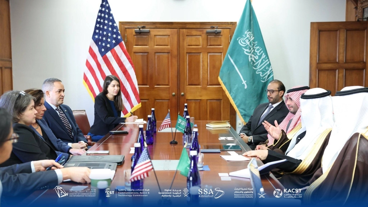 من أحد الاجتماعات