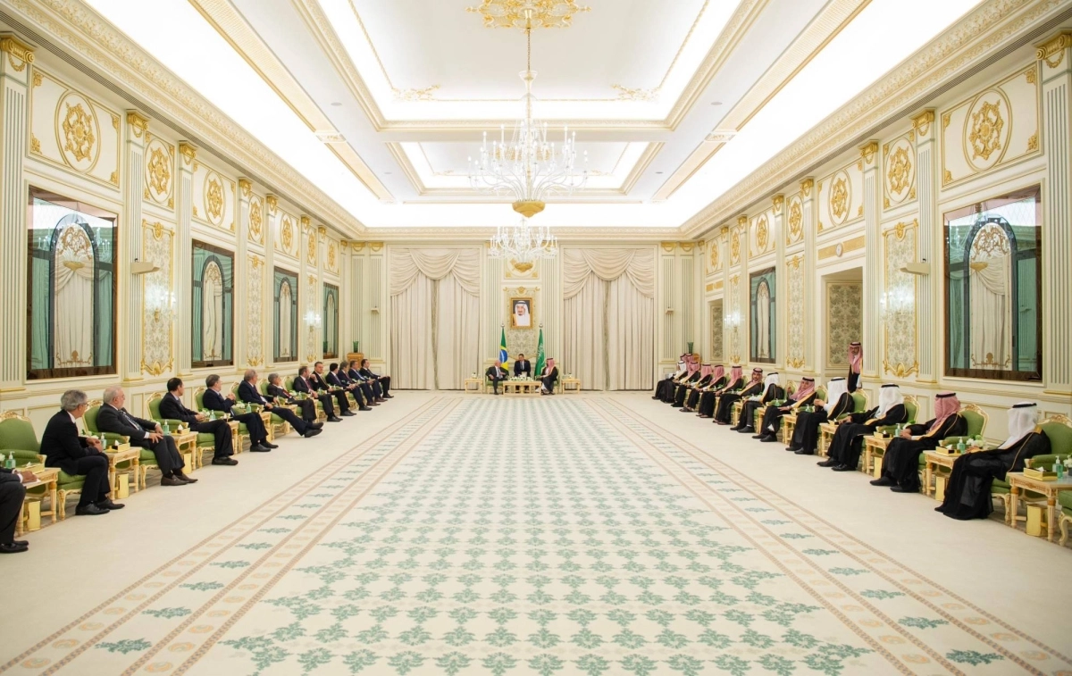 


الأمير محمد بن سلمان خلال استقباله لويز إيناسيولولا دا سيلفا                                                                                         (واس) 