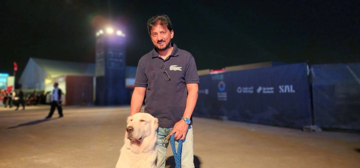 فواز جيلاني مشارك بسباق جمال الكلاب بمهرجان الكلاب العالمي