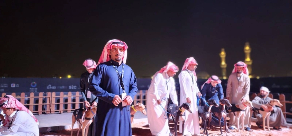 راكان القحطاني مشارك و منظم بسباق "كلاب السلق" في مهرجان الكلاب العالمي