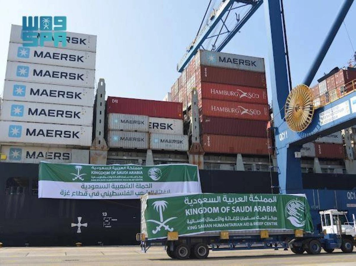 حاويات الحملة الشعبية السعودية لغزة         (واس)