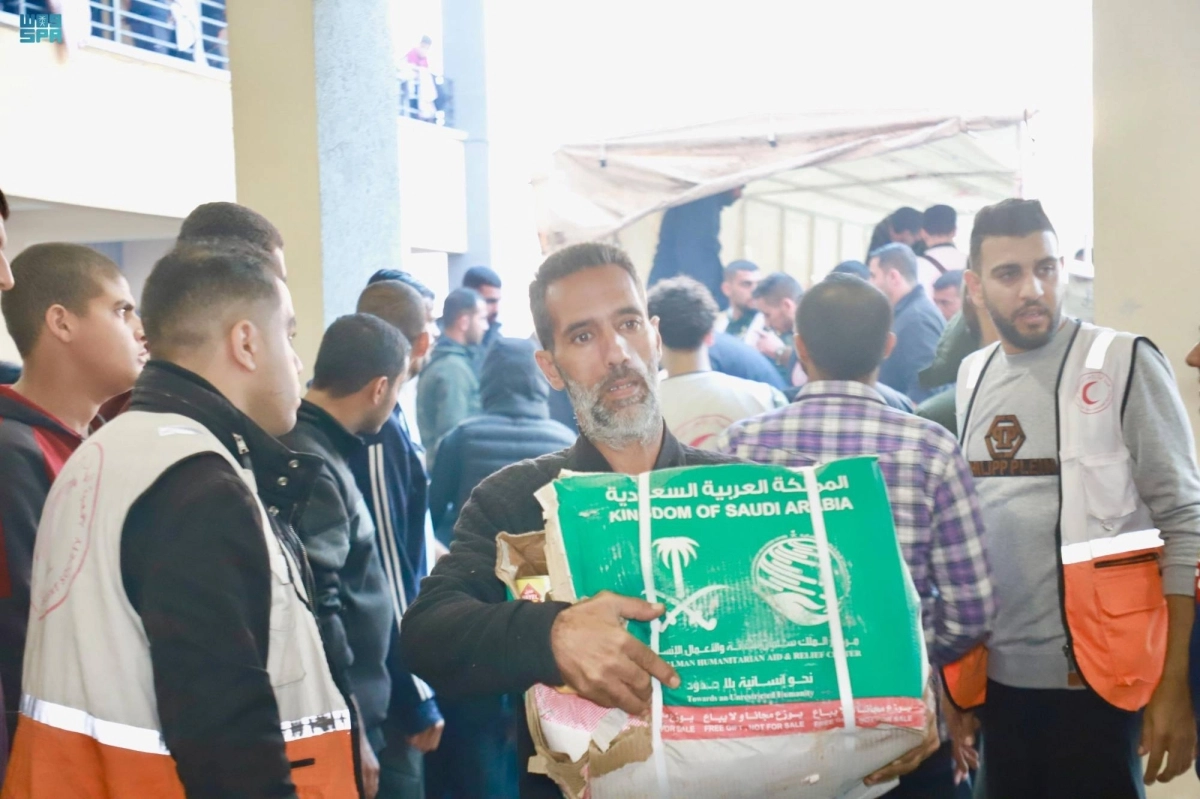 


المساعدات السعودية في أيدي أهل غزة 