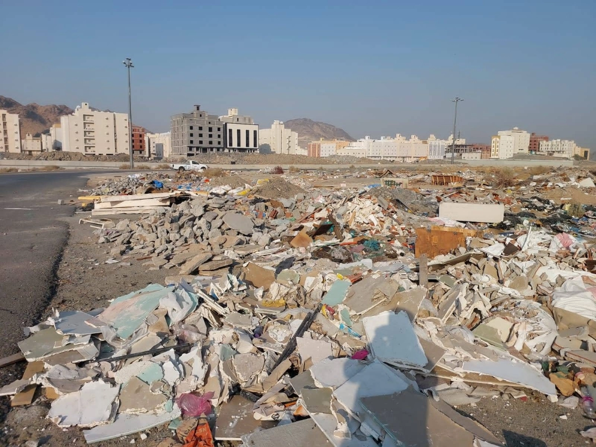 المخلفات تشكل خطرا بيئيا (مكة)