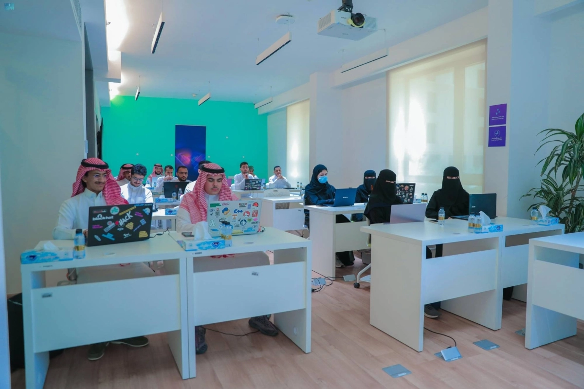 


مشاركون في أحد المعسكرات                                        (مكة) 