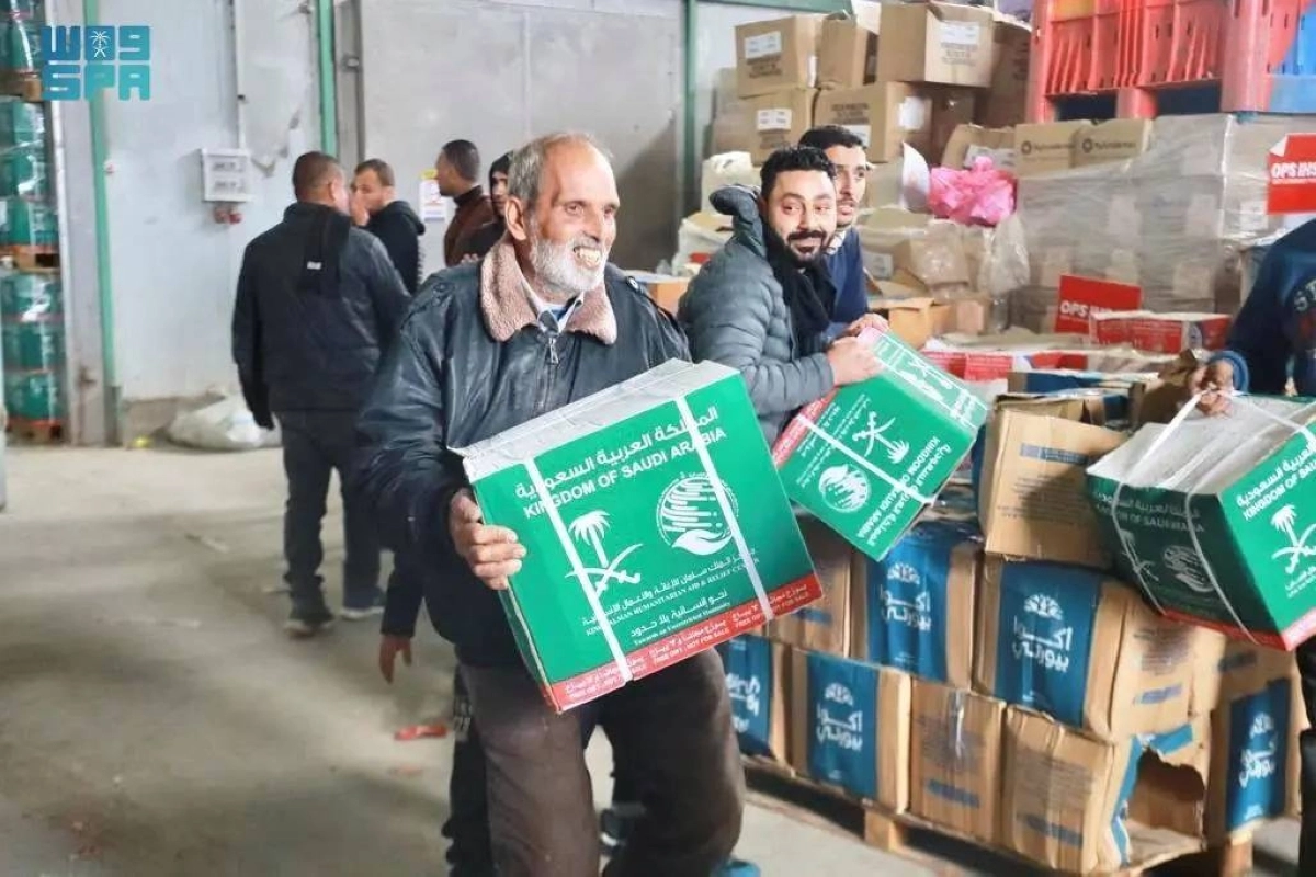 


حالة من الرضا لدى سكان غزة لدى تسلم المساعدات السعودية              (واس) 