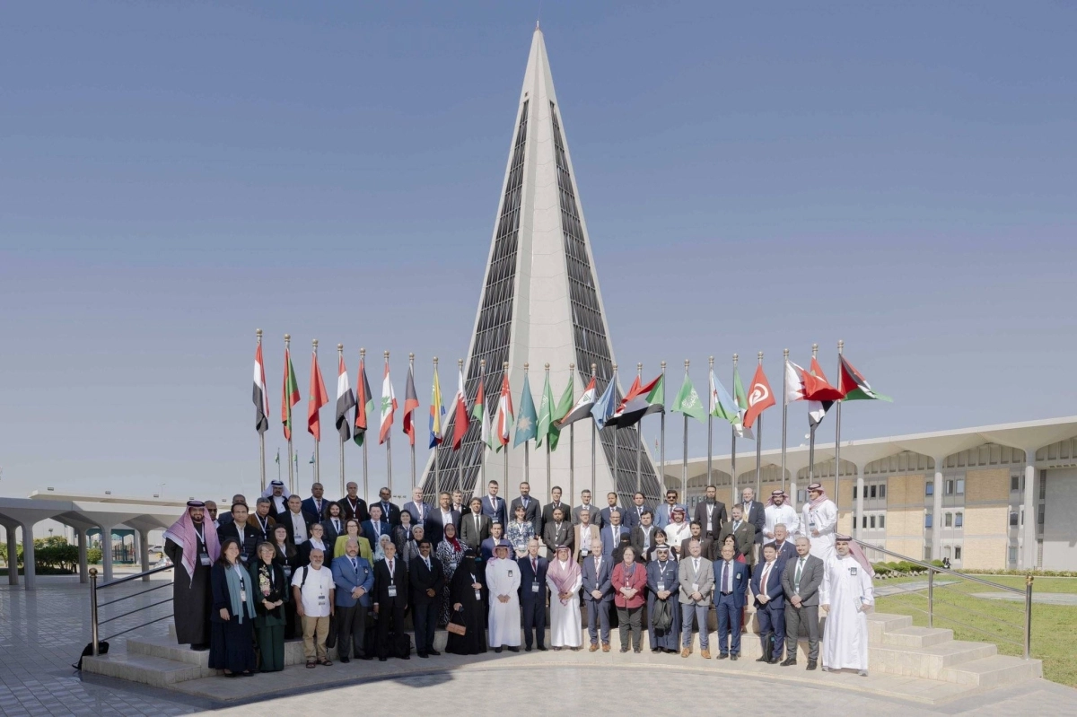 


مشاركون في المؤتمر                                                              (مكة) 