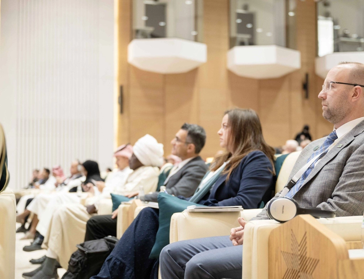 


عدد من حضور المؤتمر (مكة) 