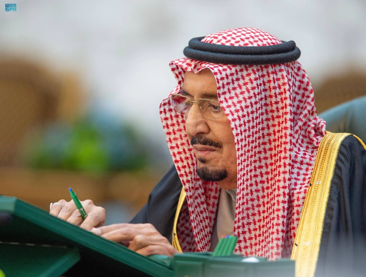 خادم الحرمين الشريفين خلال اعتماده الميزانية (واس)