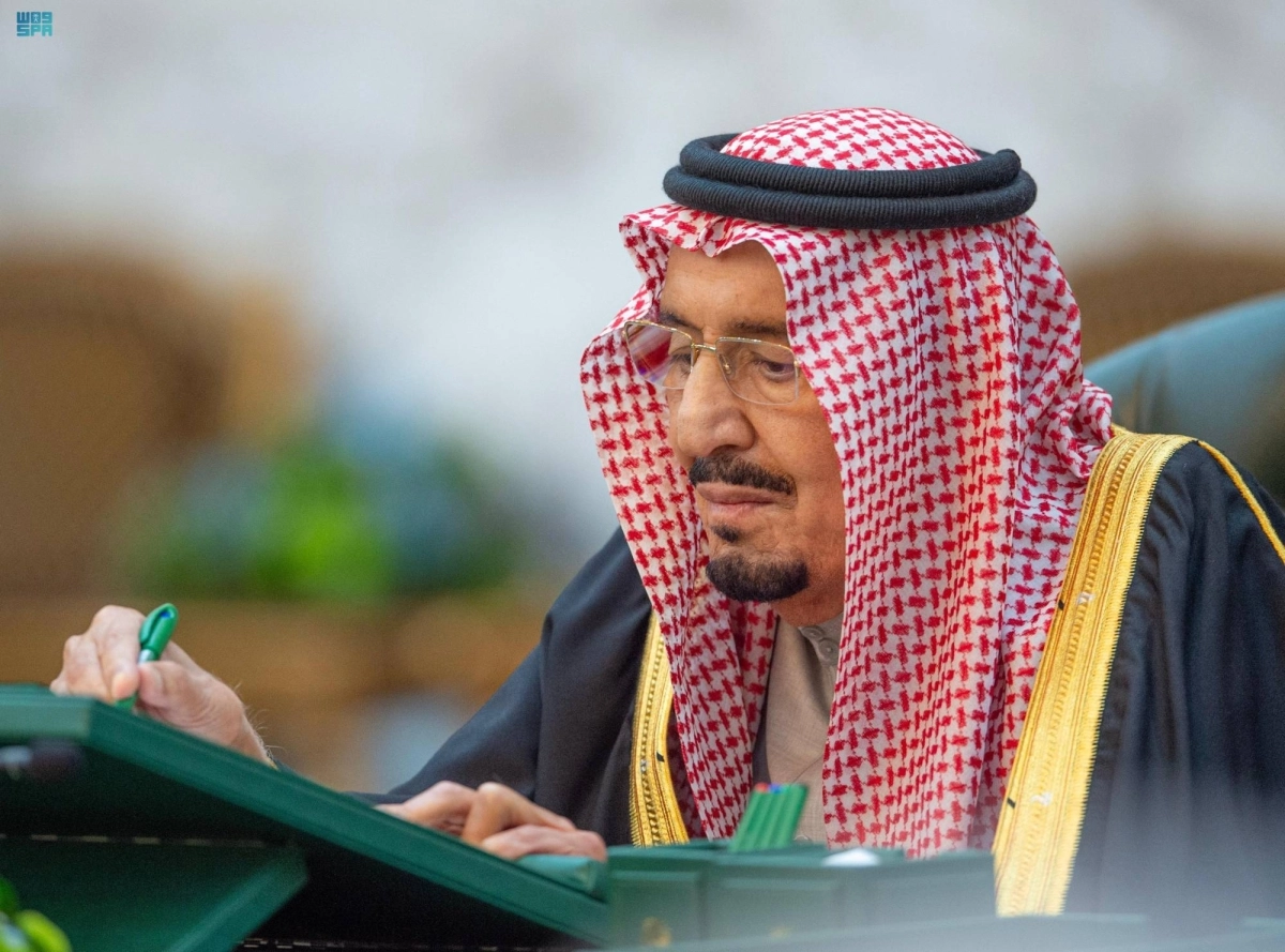 خادم الحرمين الشريفين خلال اعتماده الميزانية (واس) 