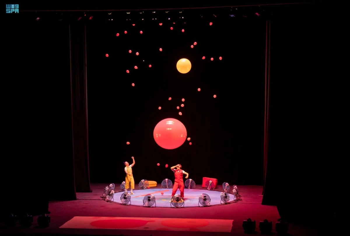 


من العروض الأرجنتينية                                                                 (مكة) 