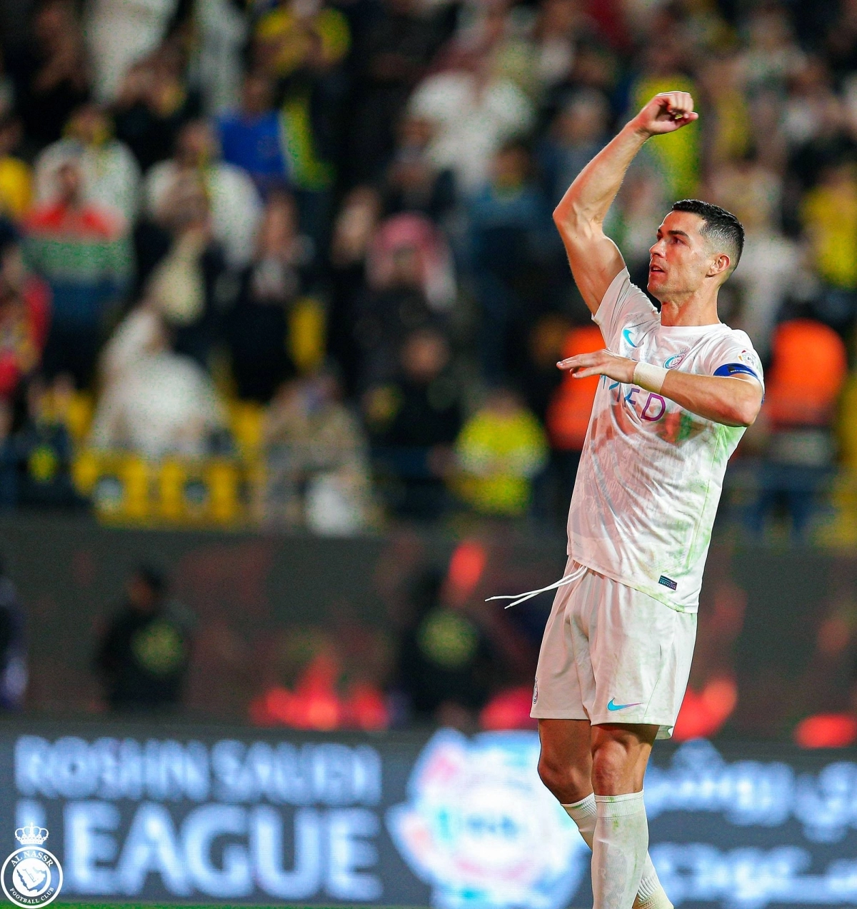 


رونالدو يحتفل 