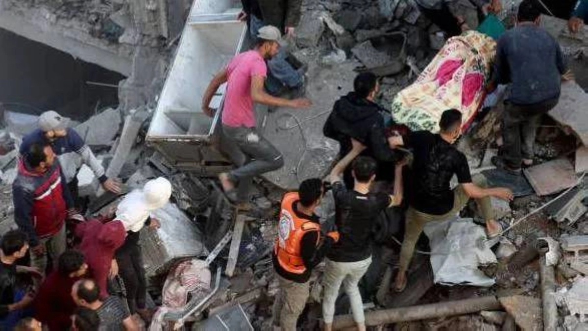 


انتشال جثث جديدة في غزة                                                                            (مكة) 