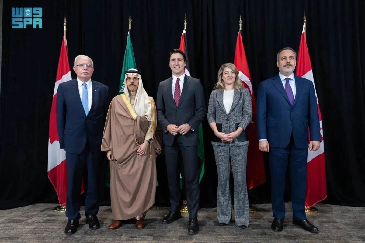 


وزراء اللجنة مع وزيرة الخارجية الكندية             (واس) 