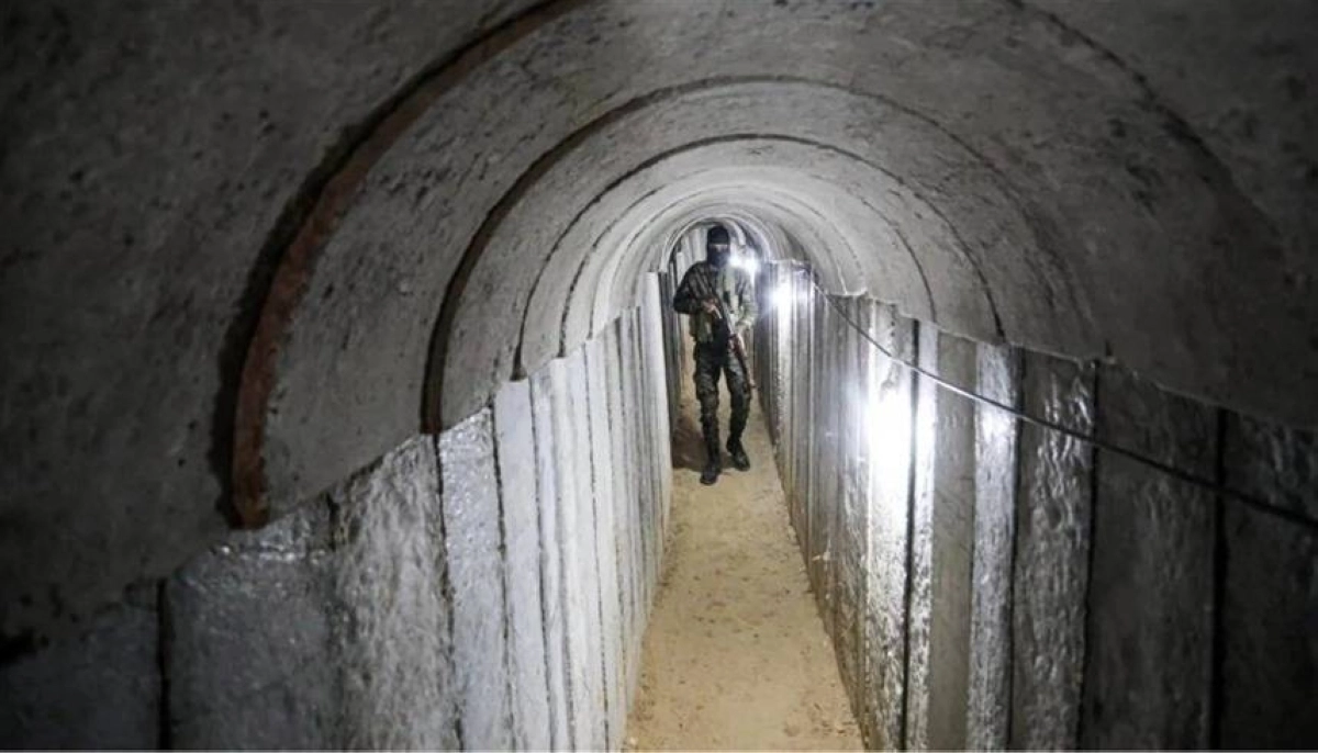 


أحد أنفاق غزة                                                        (مكة) 