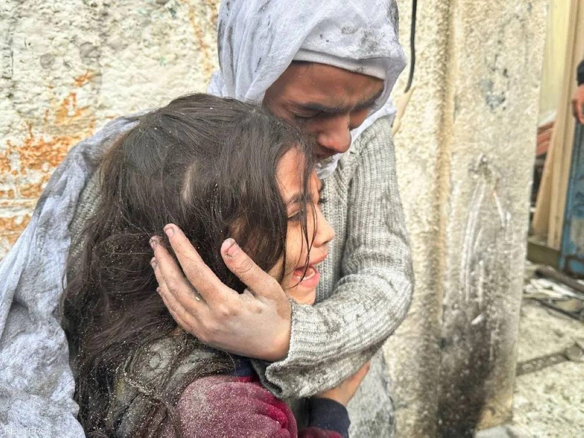 طفلة تبكي مصيرها المجهول (مكة)