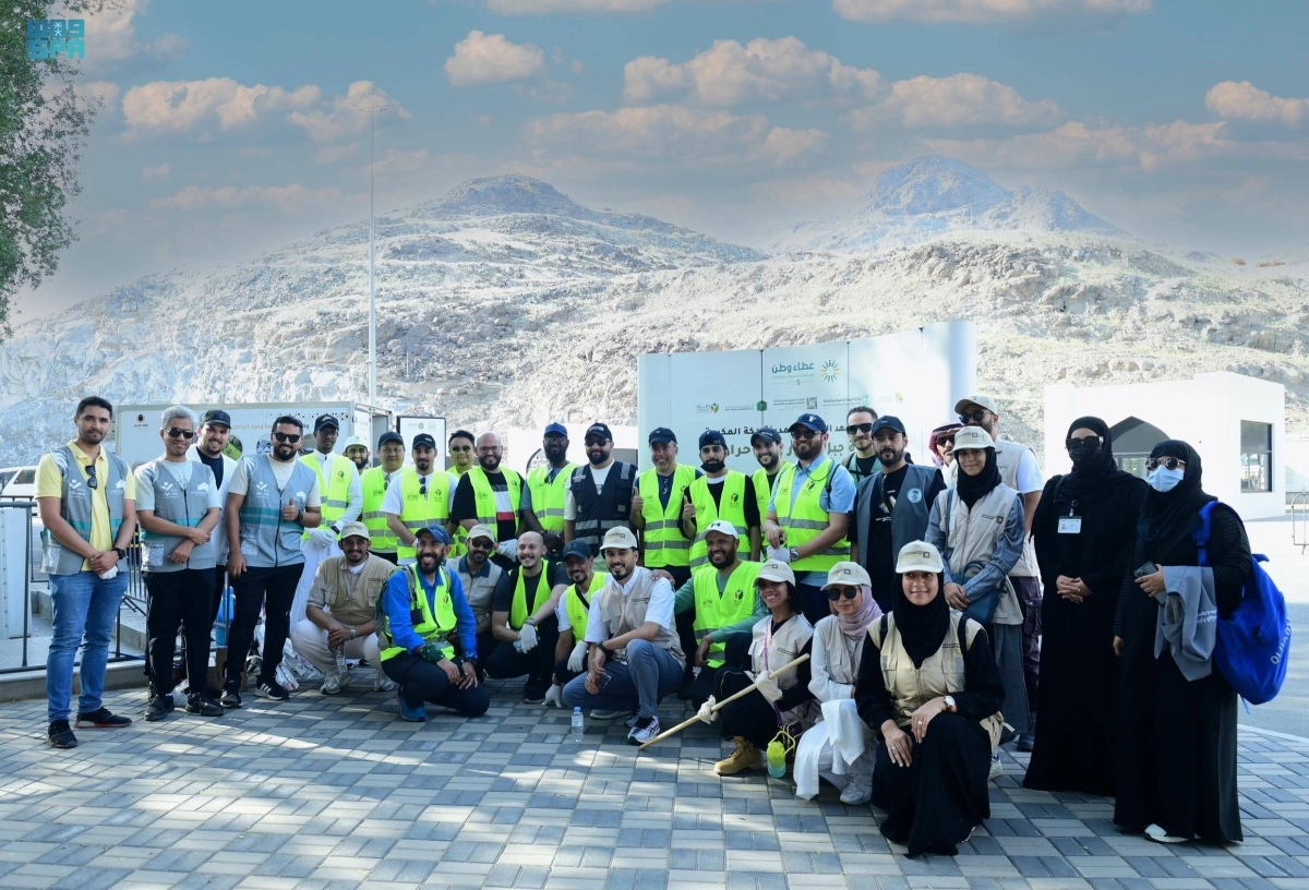 


صورة جماعية للمتطوعين                                                                                         (مكة) 