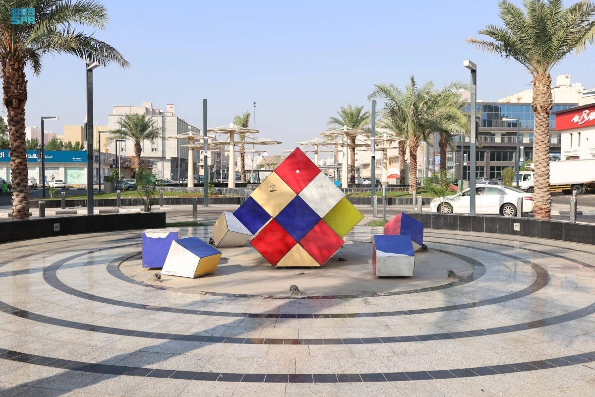 


تجهيزات بإحدى الحدائق       (مكة) 