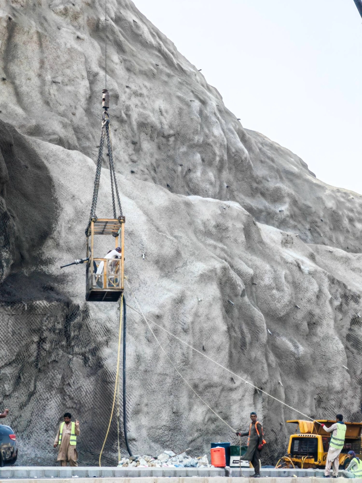 (أنس الحارثي)